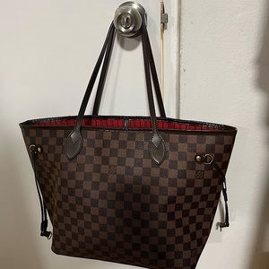Neverfull GM Louis Vuitton damier ebene coated canvas. Removable zipped pouch.